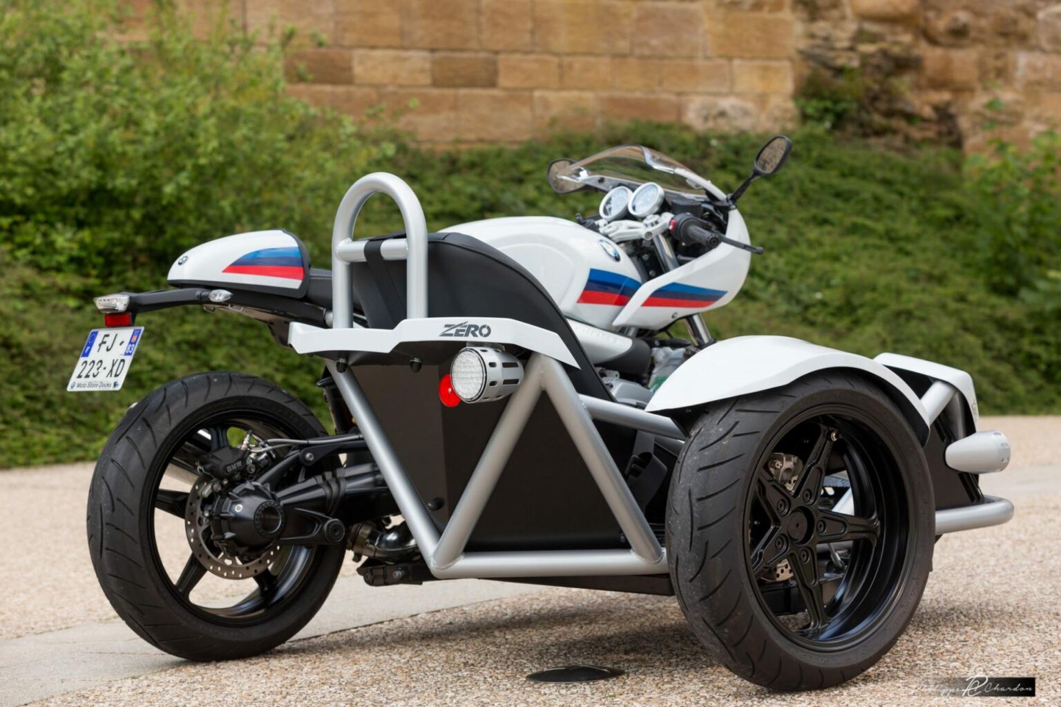 R9TZ232-e1591686449627