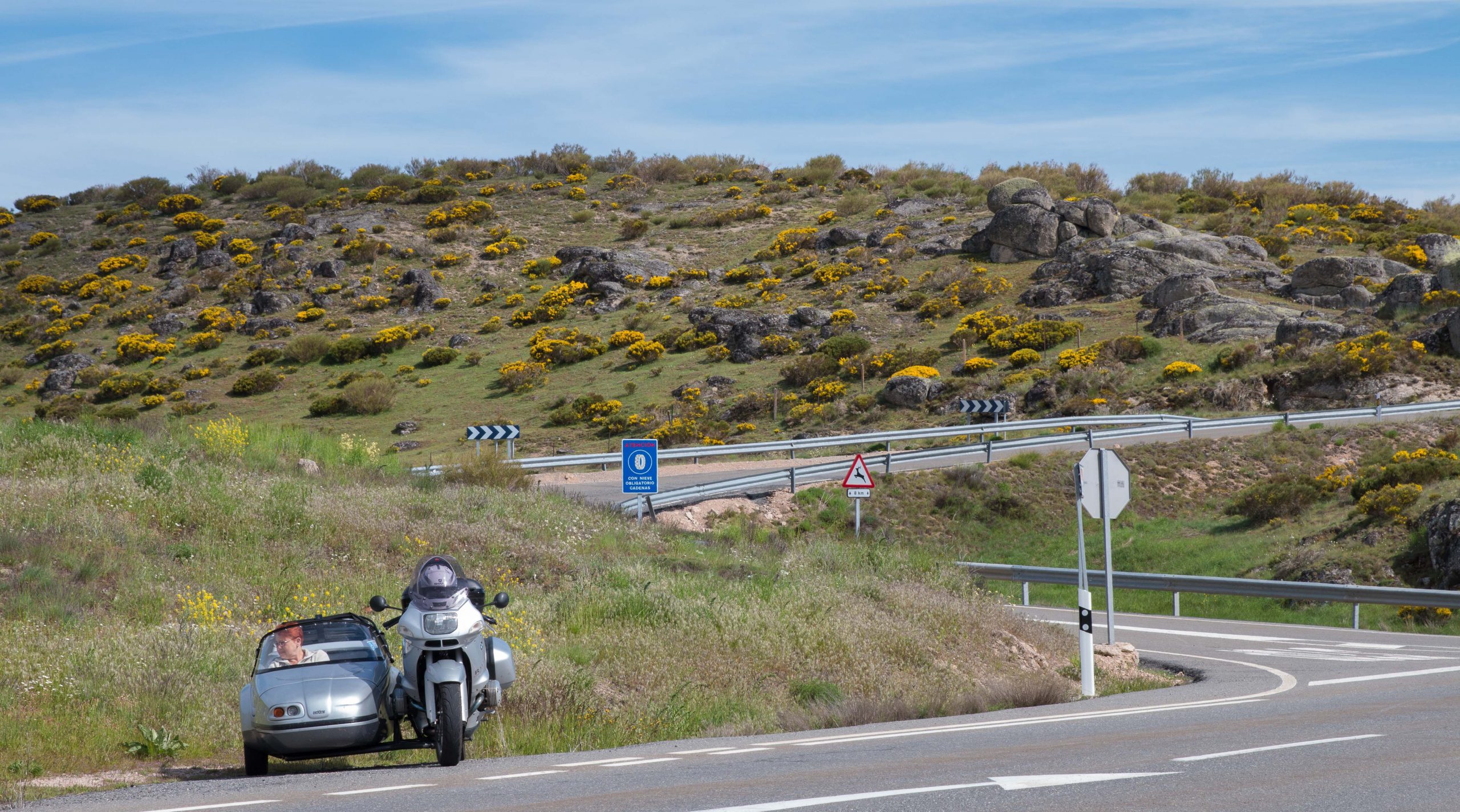 Michel et Claudine en R 1150 RS sur les routes d’Espagne, en 2019.