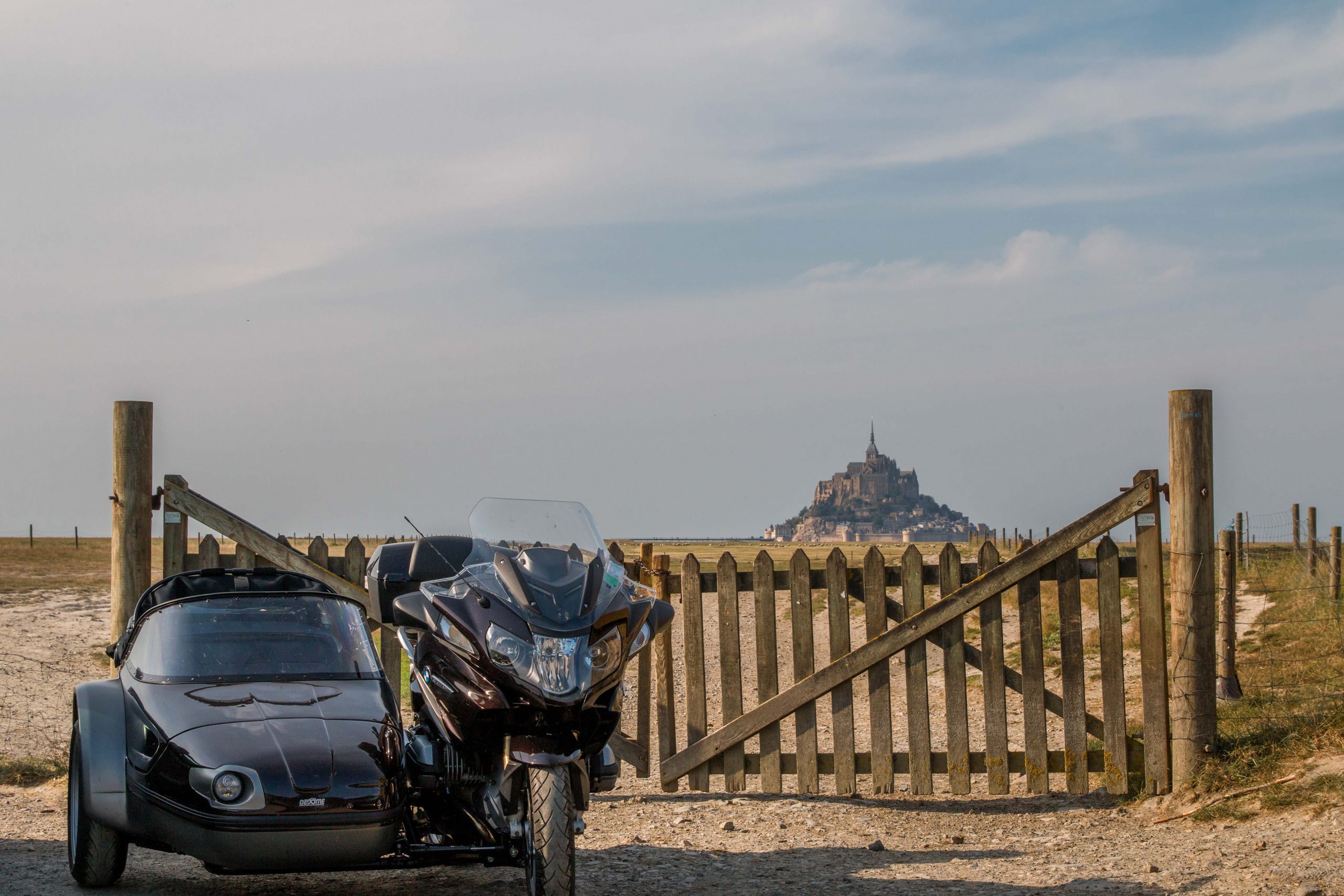 puis en R 1200 RT LC au Mont Saint Michel, en 2020.